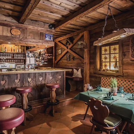 Hotel Alpen Hohe Burg Trins