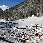 Hotel Alpen Hohe Burg 3*