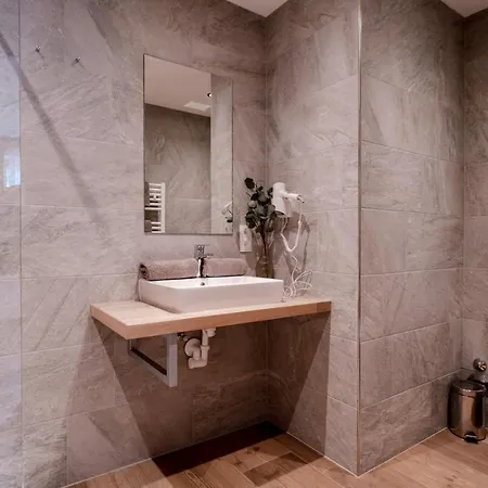 Alpen Hohe Burg 3* Trins