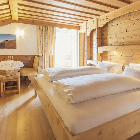 Hotel Alpen Hohe Burg Trins