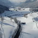 Alpen Hohe Burg 트린스