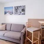 Alpen Hohe Burg 트린스