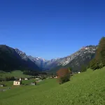 Alpen Hohe Burg 호텔 트린스
